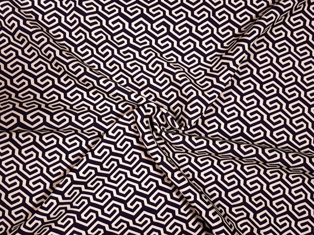 Polyesterová šatovka krémový labyrint 150 cm