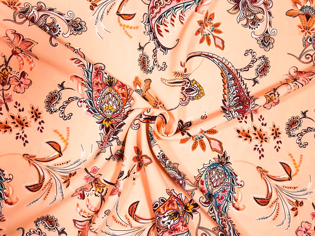 Polyesterová šatovka s kvetinovým ornamentom 145 cm