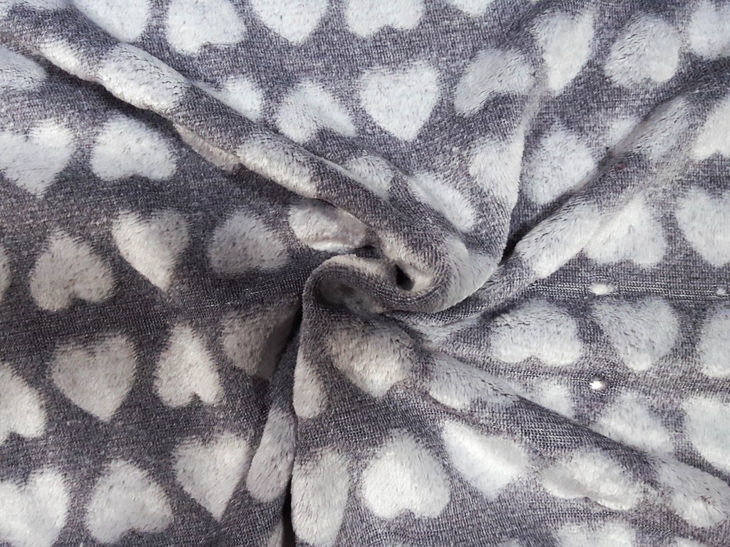 Flanel fleece obojstranný so srdiečkom 160 cm