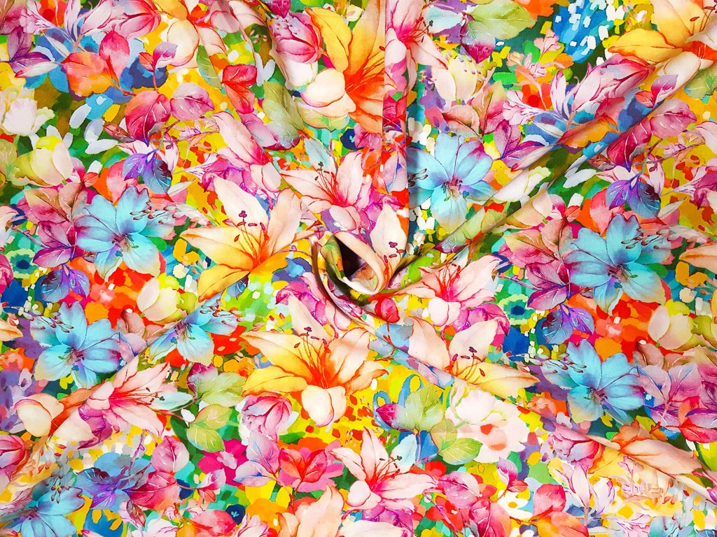 Viskózová šatovka pastelová lúka kvetov 140 cm