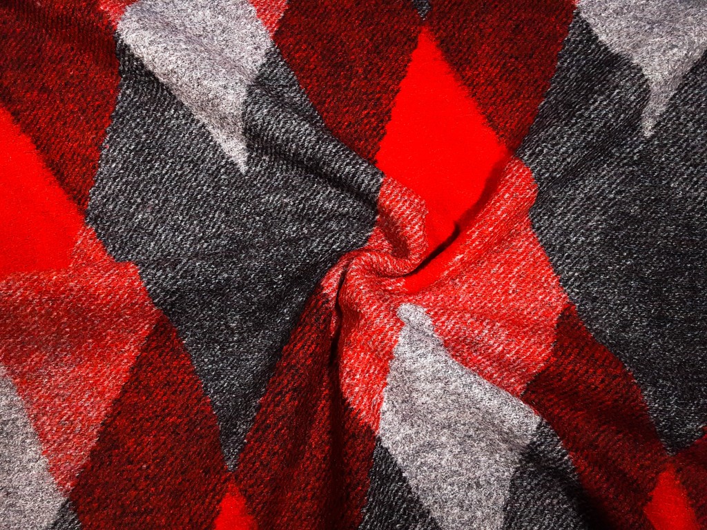 Textillux.sk - produkt Úplet teplý šedo-červené kosoštvorce 150 cm