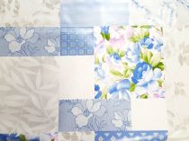 Textillux.sk - produkt PVC obrusy do interiéru a záhrady širka 140 cm - 160 čaro modrých kvetov v kocke
