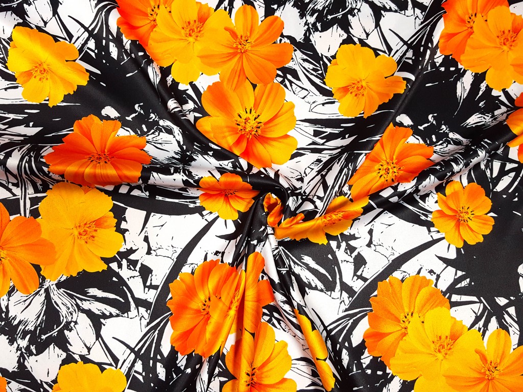 Textillux.sk - produkt Elastický satén s oranžovým kvetom na vzore 145 cm